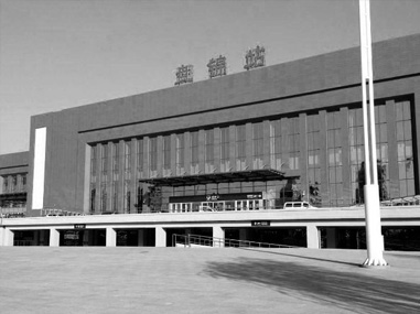 在東北盤錦經營一家絲網商店。